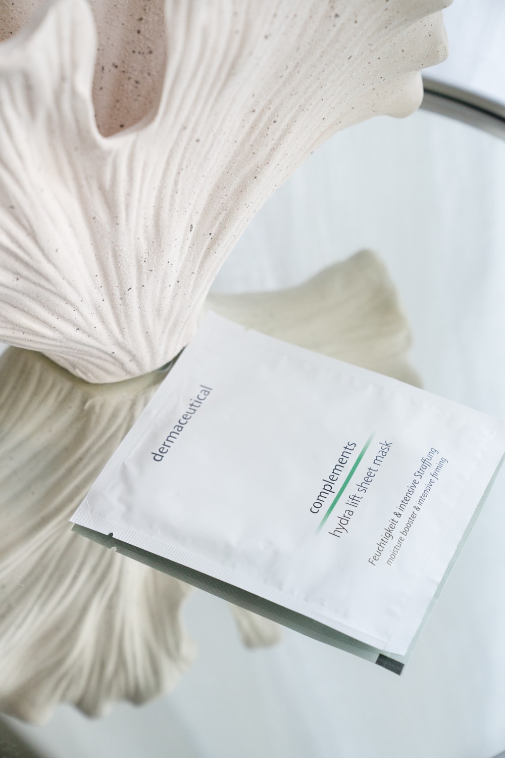 So mildert die neue Intensivmaske "hydra lift sheet mask" Falten