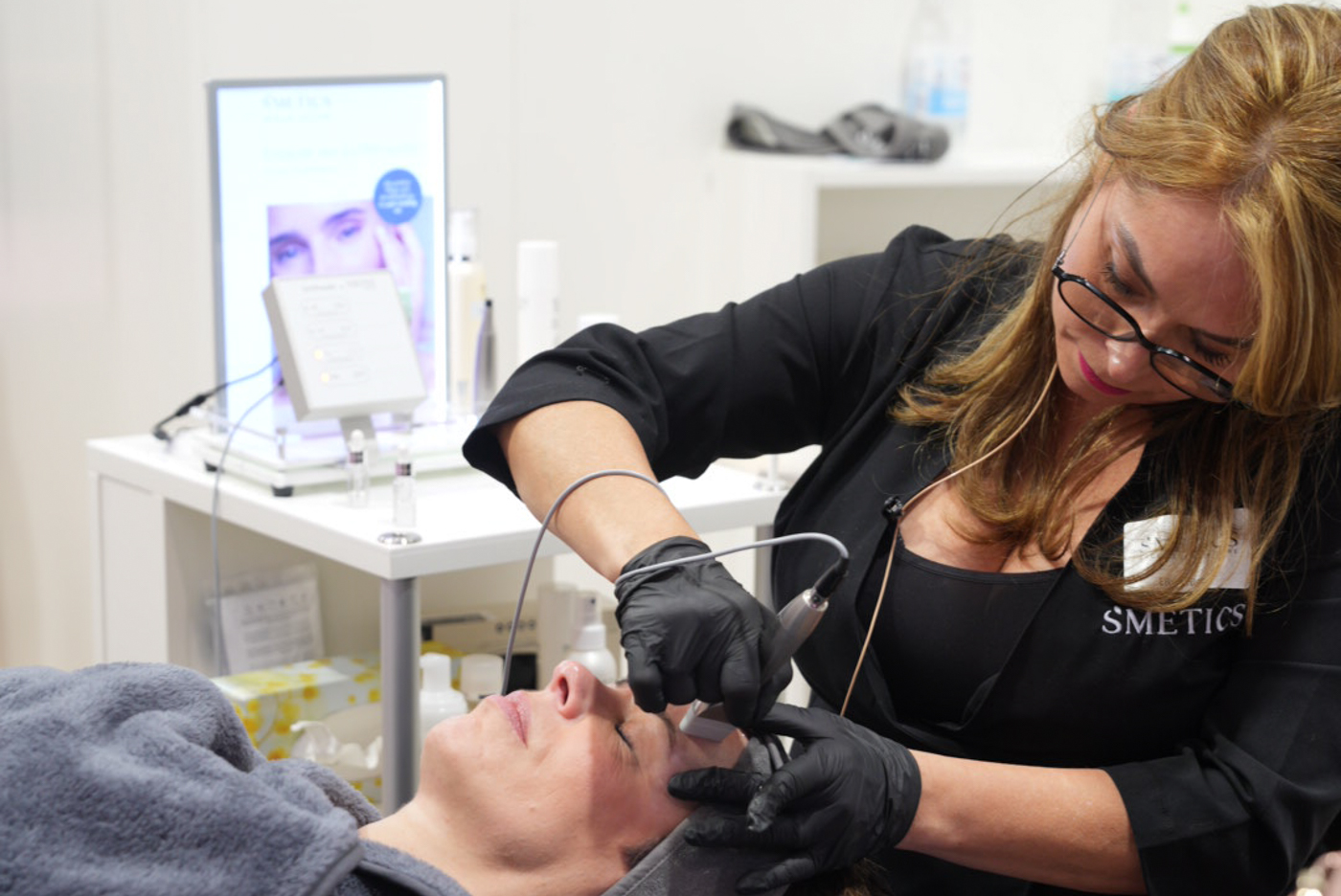 Professionelle Needling Behandlung im Institut